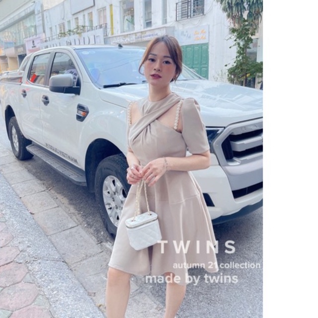 Váy khoét vai tặng kèm phụ kiện dây trai cao cấp có thể tháo rời (Lolli dress ) by Twins
