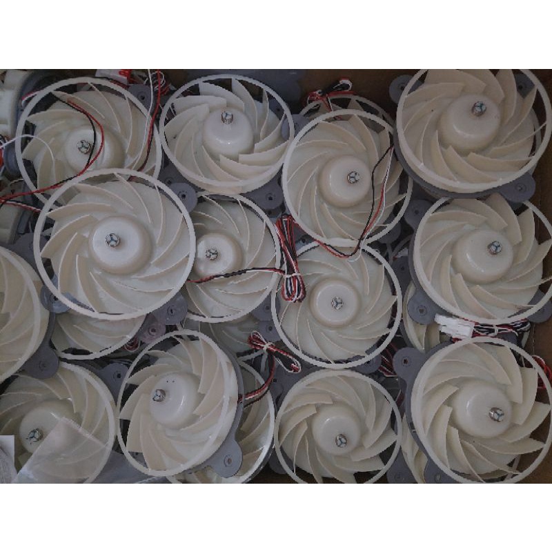 2 Quạt làm mát Samsung 12v 1870 vòng/phút tháo máy.