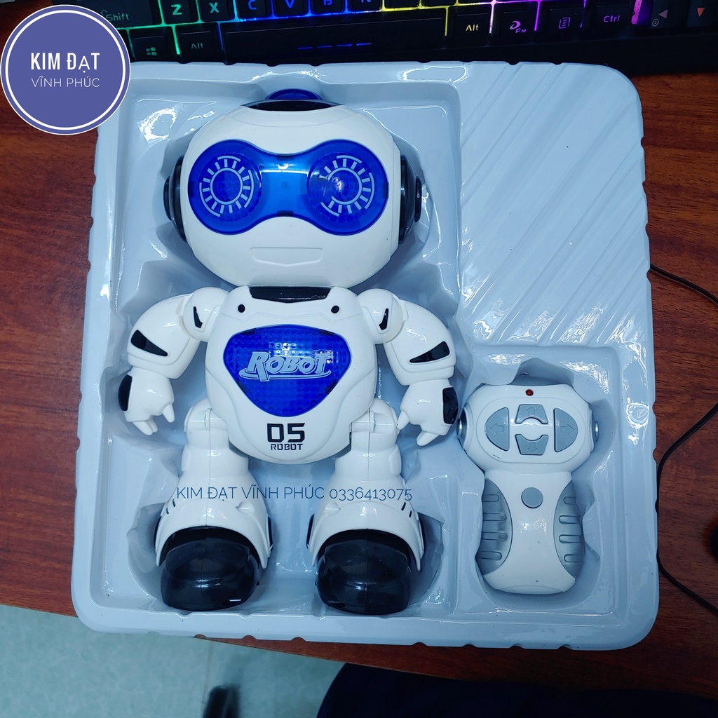 Robot điều khiển thông minh . Smart robot có chức năng tiến lùi sang ngang và nhảy múa ca hát