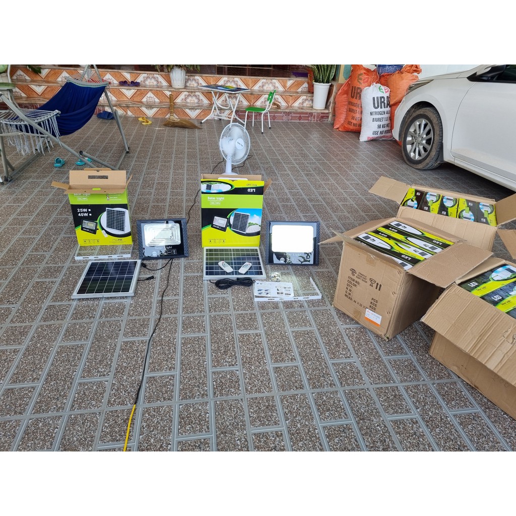 Đèn pha năng lượng mặt trời 200W. Hàng xả kho, số lượng có hạn