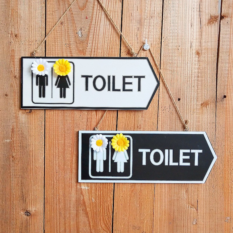 Bảng gỗ decor chữ &quot; TOILET &quot; vô cùng độc đáo