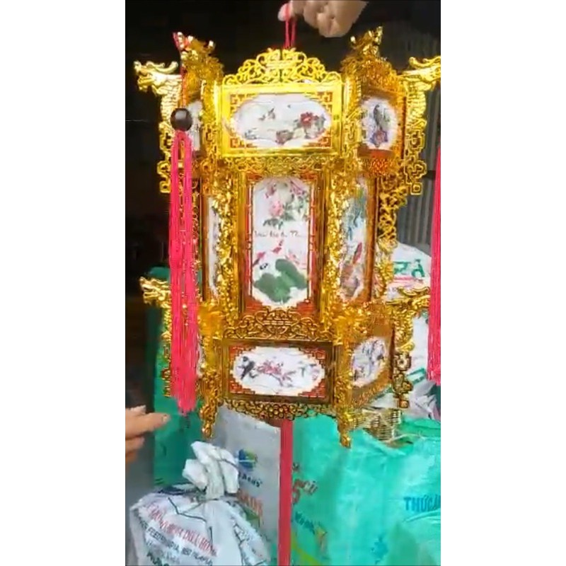 Đèn lồng trang trí mẫu lục lăng màu vàng
