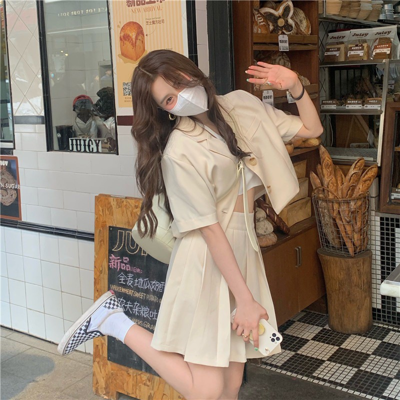 Set đồ Áo Vest Blazer + Chân váy ngắn xếp ly Màu Be Áo Vest Blazer 2 cúc ngắn tay form rộng Ulzzang Thời trang | BigBuy360 - bigbuy360.vn