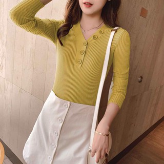 Áo len cổ tim phối cúc