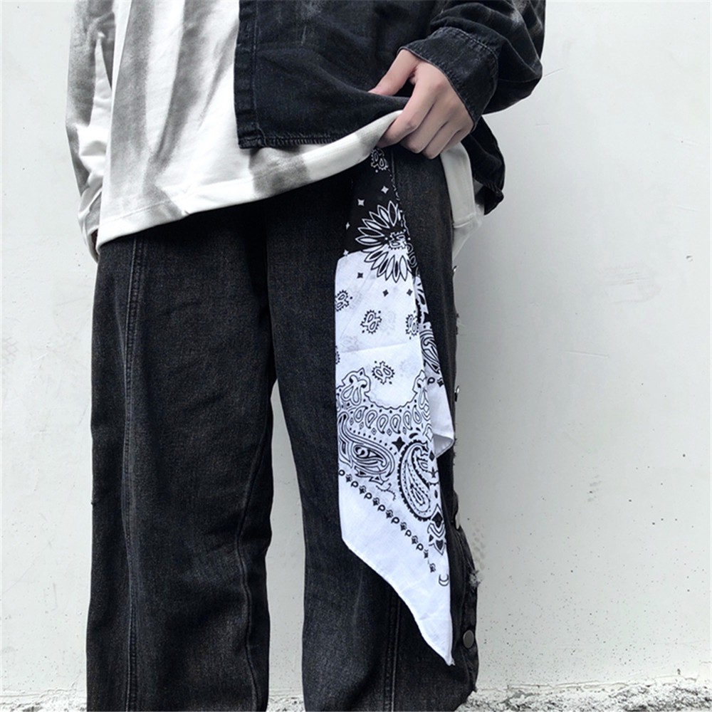 Khăn Choàng Cổ Hình Vuông Họa Tiết Hiphop Phối Móc Khóa Thời Trang