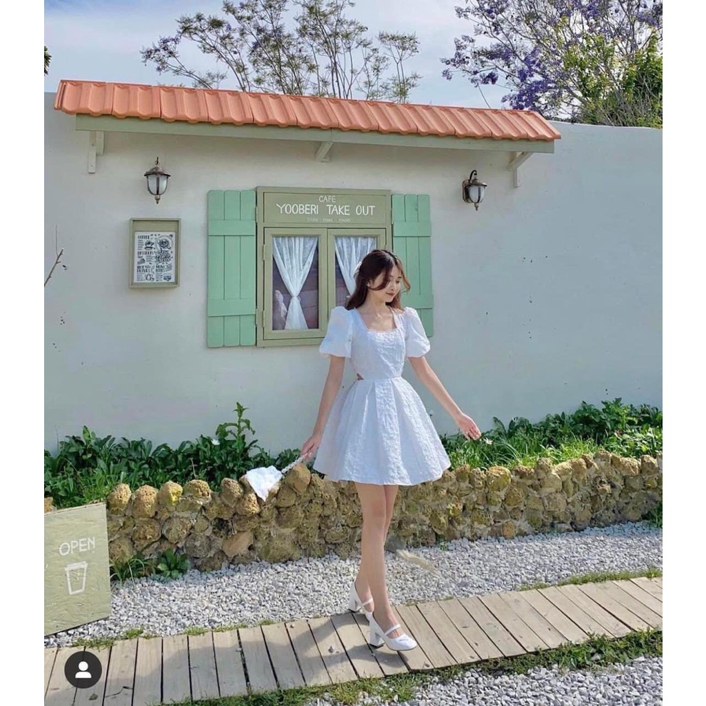 Váy Gấm Nữ Cổ Vuông Viền Ren Khoét Eo Tay Phồng Đầm Nữ Trắng Dáng Xòe Cộc Tay Hở Eo Freesize