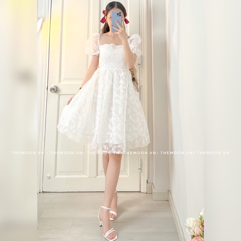 Đầm dự tiệc trắng dáng ngắn mini váy xoè hoa nổi cổ vuông hở lưng