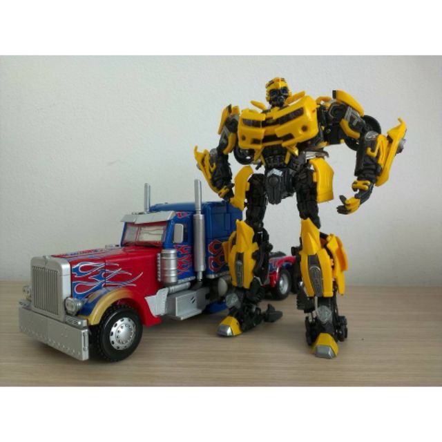 Mô hình Bumblebee MPM-3 Takara Tomy - Transformer