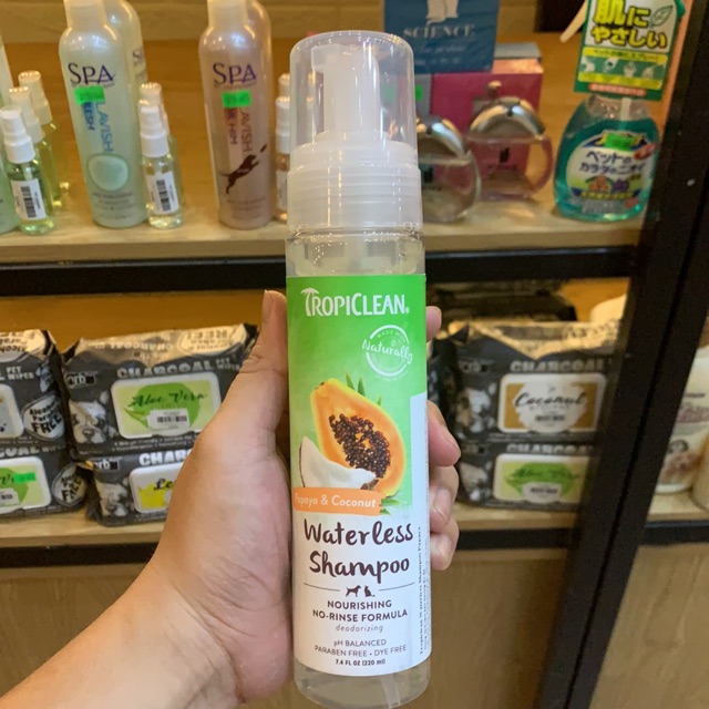 Sữa tắm khô cho Chó &amp; Mèo thương hiệu Tropiclean (Mỹ)