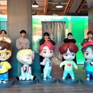 Mô hình chibi BTS × Mattel Pop up store unoff