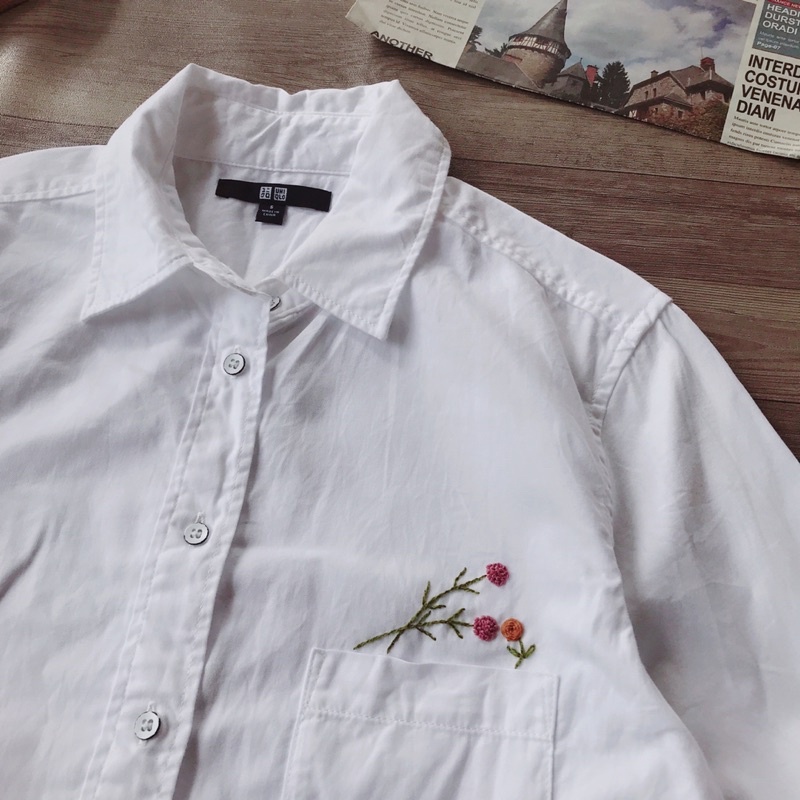 Áo sơmi Uniqlo thêu tay thêm hoa túi ngực