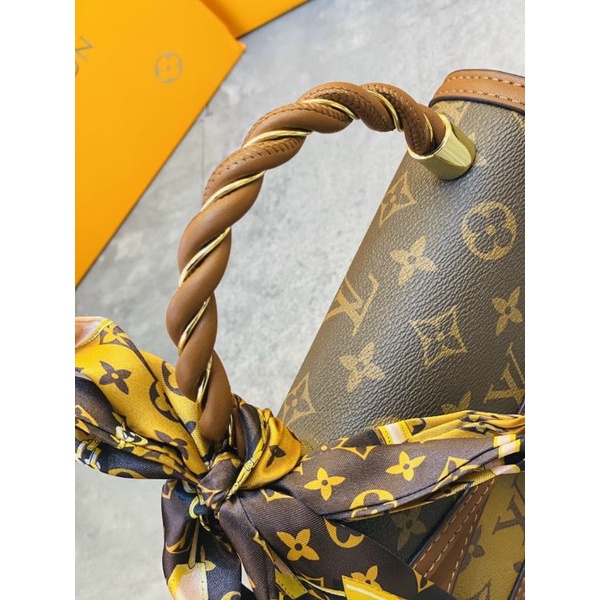 Túi qua xách hoạ tiết lv