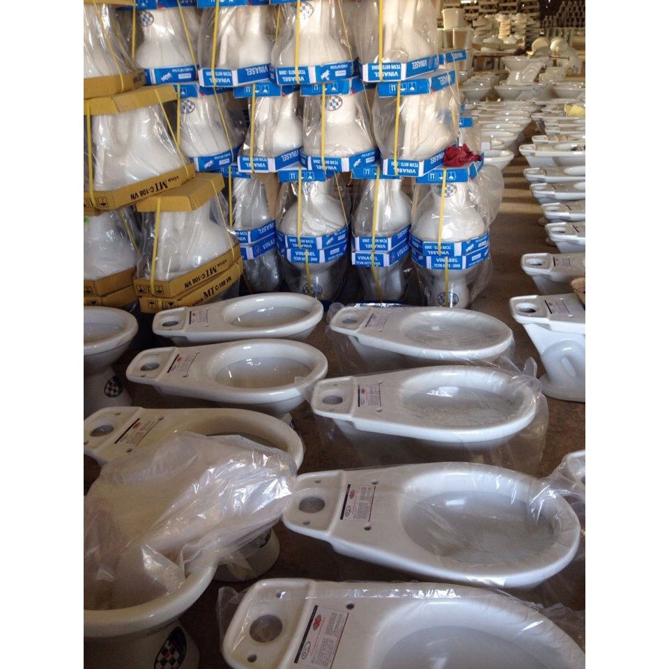 Bồn cầu  tay gạt két rời kích thước:( 688mm*370mm*770mm )Thái Bình rẻ (không chuyển đi miền trong )