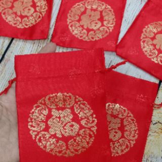 Túi đỏ mai mắn gấm thiêu