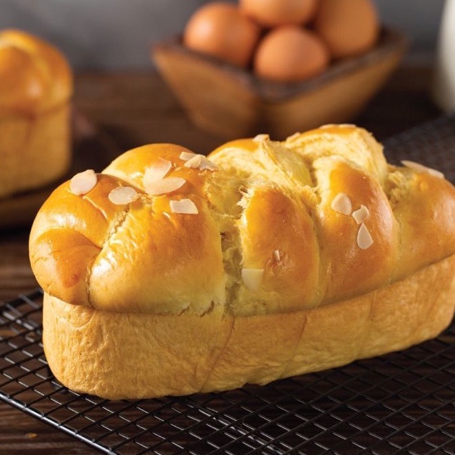 [Q8] BÁNH MÌ HOA CÚC HẠNH NHÂN BRIOCHE 300Gr CT PHÁP