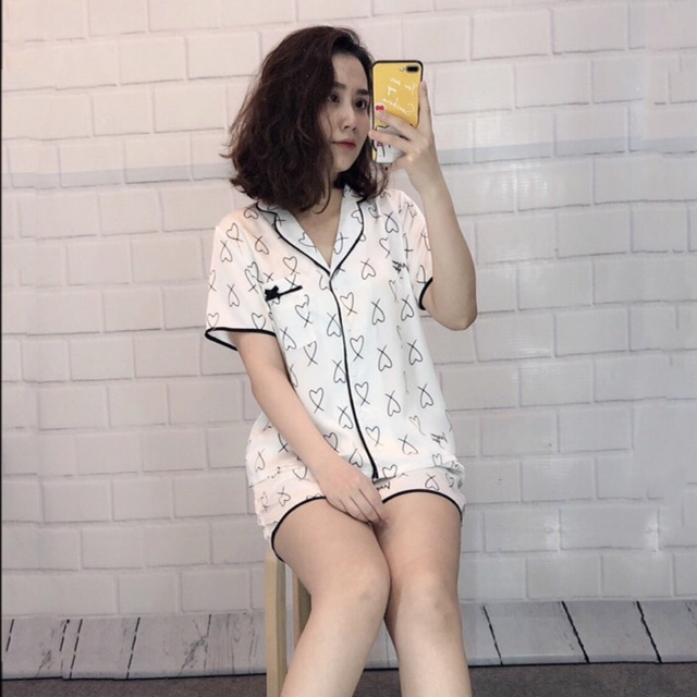 Bộ pyjama lụa đùi mặc nhà