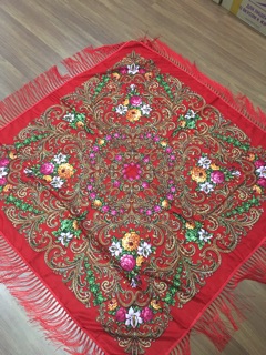 Khăn choàng cô gái Nga