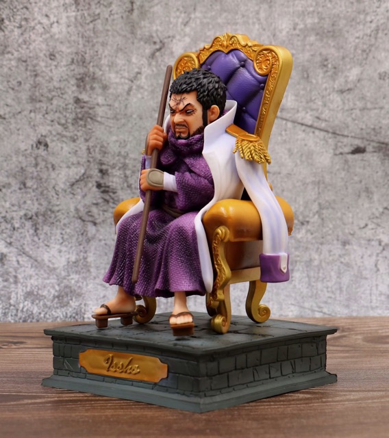 Mô hình Đô đốc hải quân trên đài xử tử Ace trong One piece