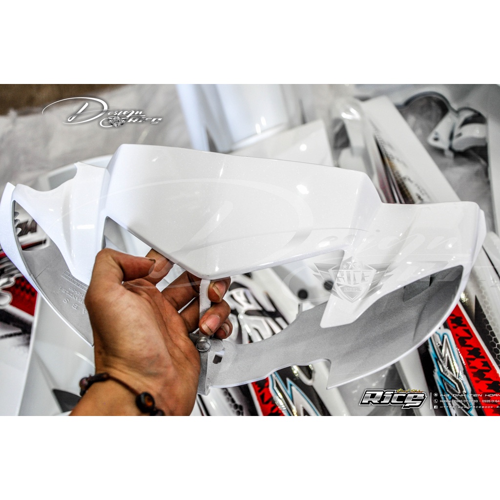 Tem Sirus Trắng Chữ Tàu Bát Man