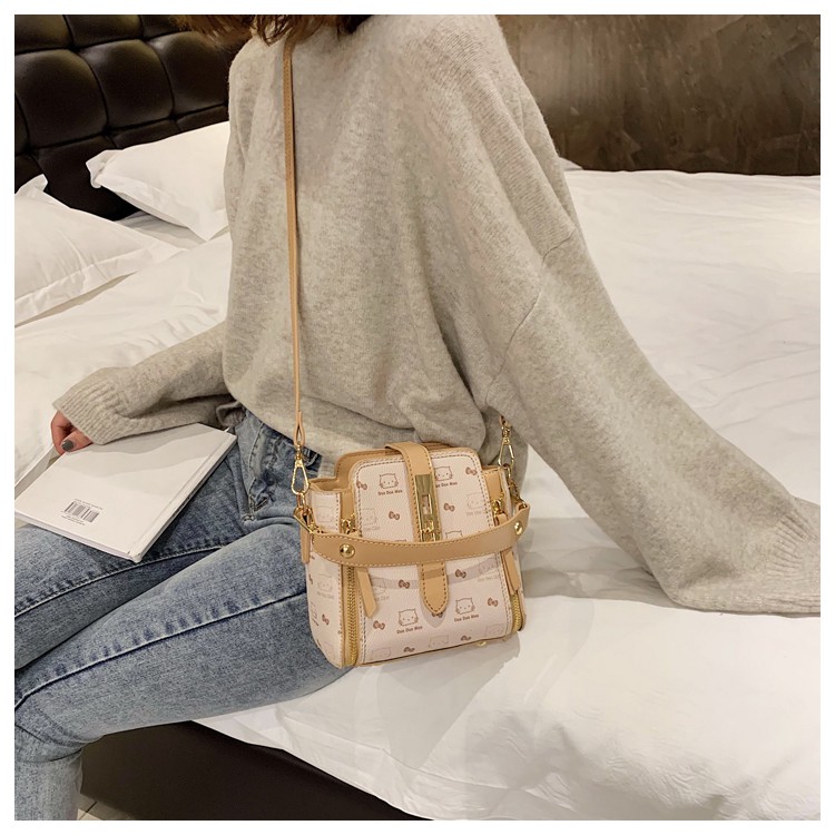 Túi Xách Họa Tiết Mèo Hello Kitty Kèm Dây Đeo Chéo Y10 – Video Thật