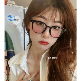 Kính mắt vuông trắng mix hồng hot hit, thiết kế thời trang, chất liệu nhựa, sẵn 2 màu đen - trắng