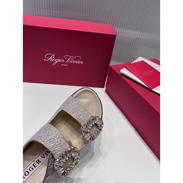 Dép quai ngang 2 quai cao cấp thương hiệu Roger Vivier đính hoạ tiết lấp lánh thiết kế dáng retro