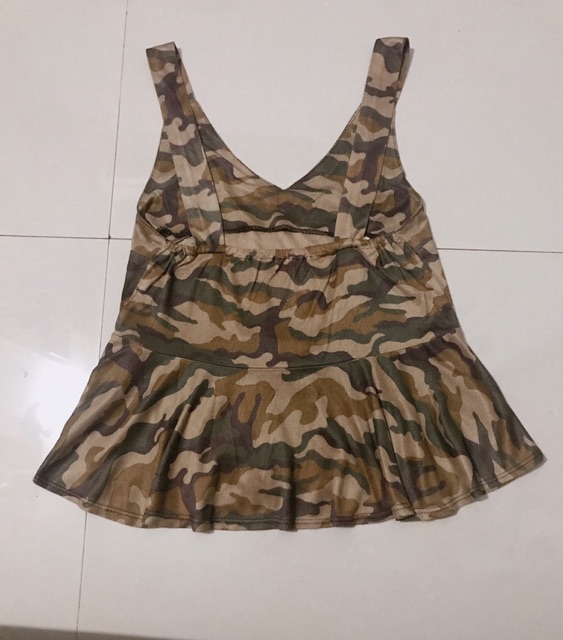 Áo peplum lính cổ V lở lưng