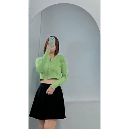 Áo croptop xanh bơ