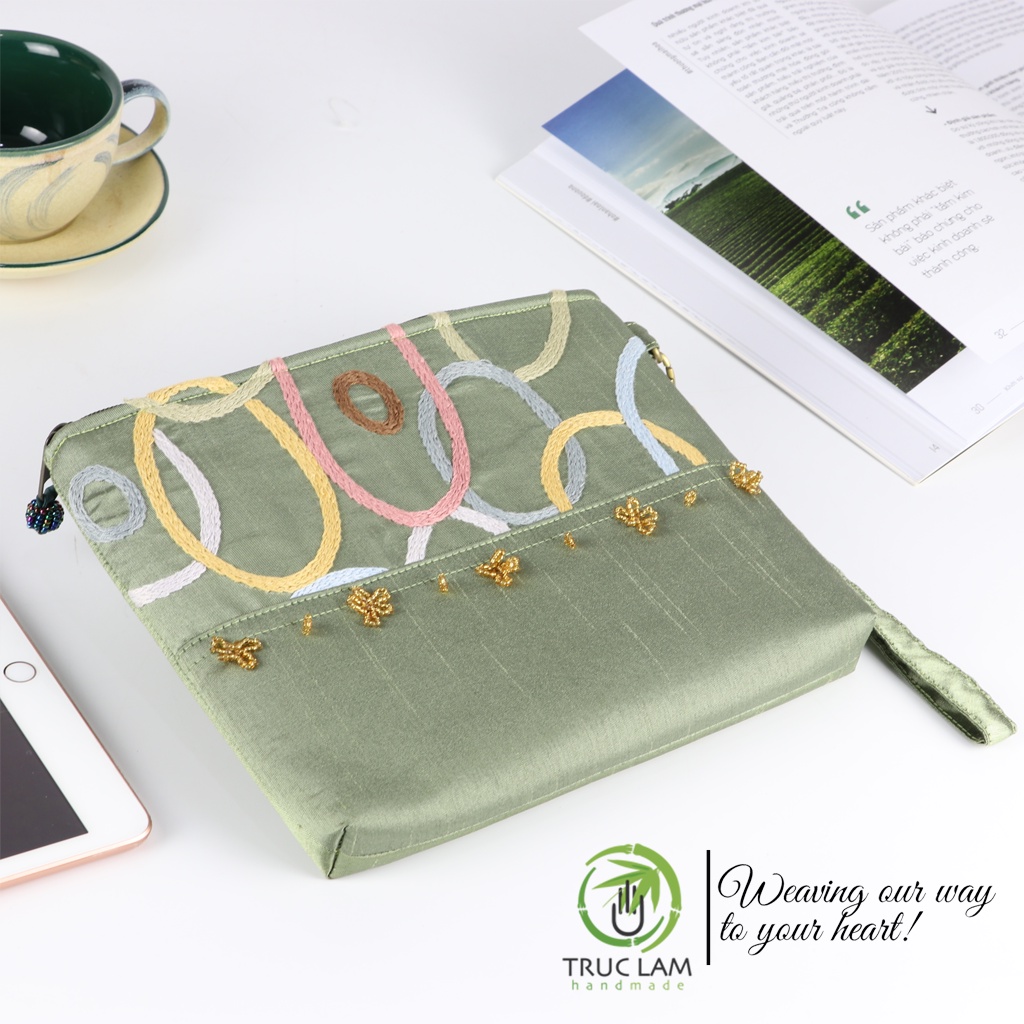 Ví Cầm Tay Đựng Ipad Clutch Vải Tafta Thêu Móc Xích Hạt Cườm Thủ Công Cỡ Bé - Trúc Lâm Handmade.