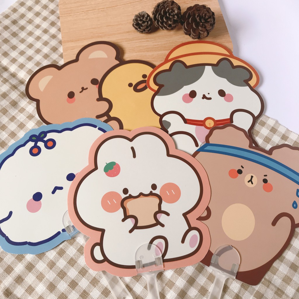 Quạt nhựa cầm tay xua tan nắng hè nhiều hình cute