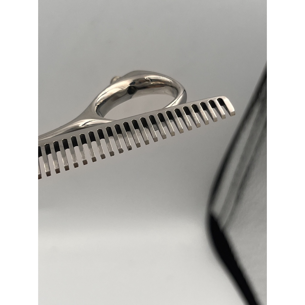 Kéo cắt tóc Titan thép Nhật 440C sắc bén bền bỉ - MJJ630