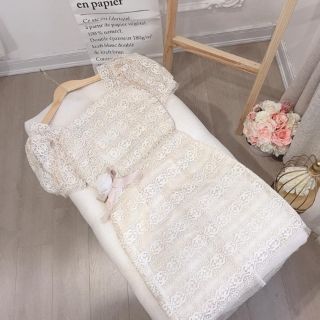 Đầm ren thêu cao cấp