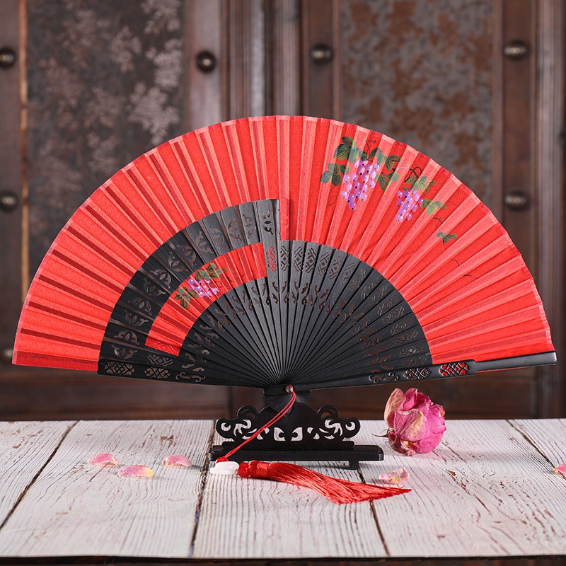 Quạt Xếp Vải Lụa Vẽ Tay Kiểu Nhật Bản Trung Hoa Dễ Thương Cho Nữ Sq9 22cm