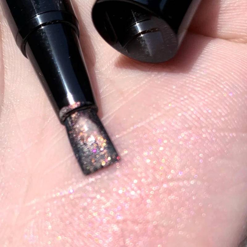 Bút Kẻ Mắt Kiêm Phấn Mắt Màu Sắc Long Lanh Quyến Rũ