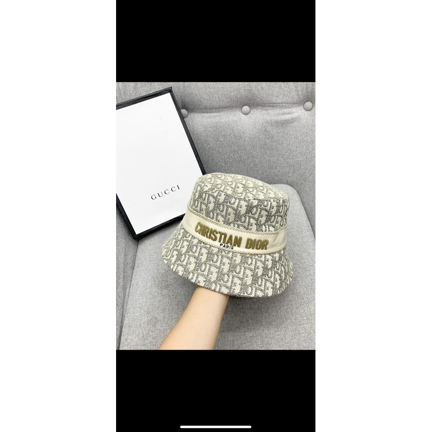 Mũ lưỡi chai/bucket Dior