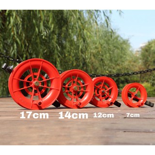 Tay quấn thả diều nhựa tặng kèm 150 met dây + móc khóa diều