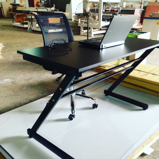 Bàn chân chữ Z 1m2 để máy tính PC giá rẻ kiểu dáng gaming hiện đại | BigBuy360 - bigbuy360.vn