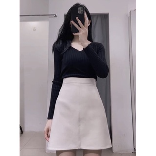 Áo cổ V gân đen