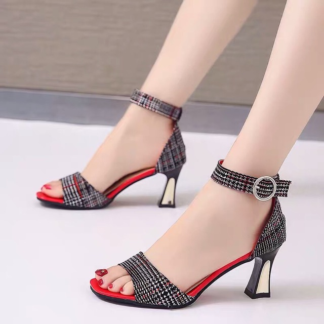 Sandal nữ cao gót
