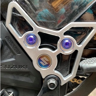 Che Pen Nẹp Sườn Raider/Satria Fi Nhôm CNC Logo Titan