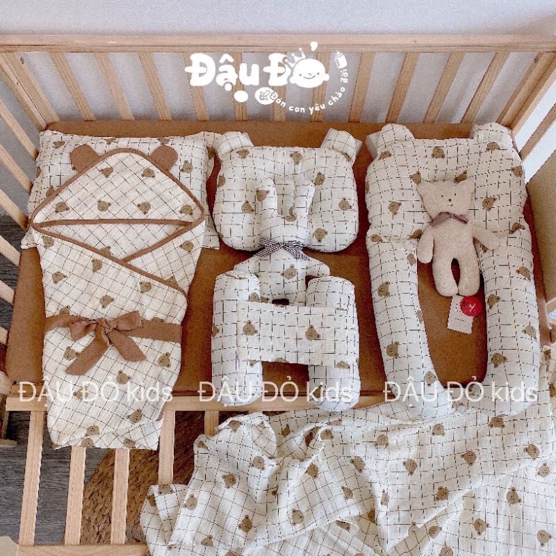 Full set Đồ dùng phòng ngủ cho bé họa tiết gấu bear kẻ sợi tre