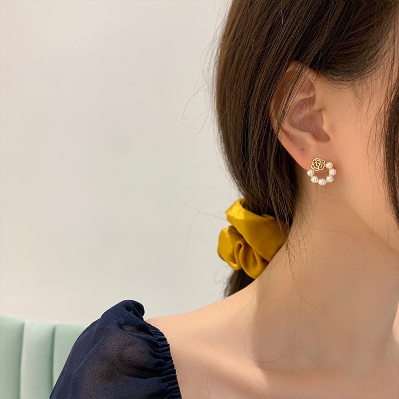 Khuyên tai hình hoa hồng đính ngọc trai giả phong cách retro Pháp thời trang cho nữ