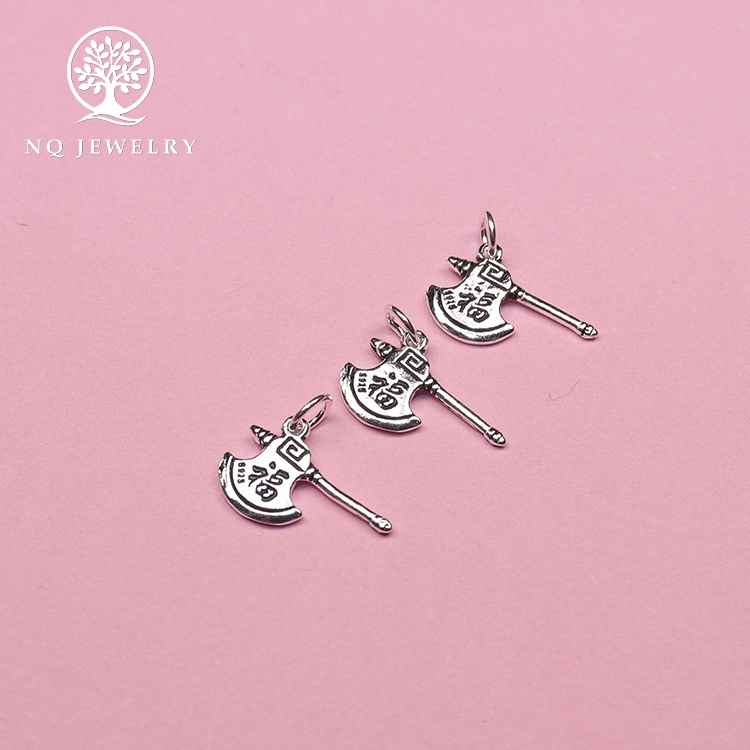 Charm bạc hình cây rìu may mắn treo - NQ Jewelry