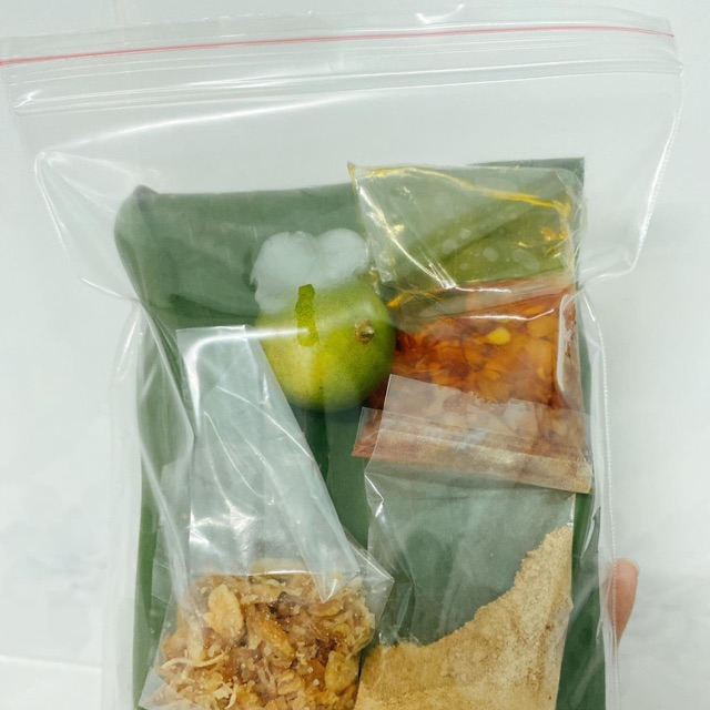 Bánh tráng lá chuối ( kèm tắc)