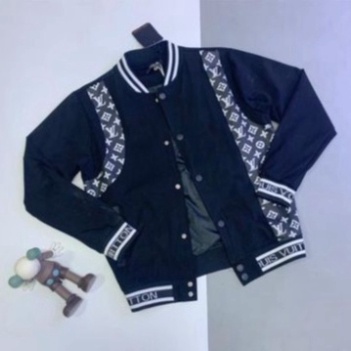 Áo Khoác Lv ,Bomber Lv - Cầu Vai Da Chữ Viền Trắng Hot Trend 2021
