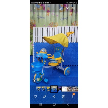 xe đạp 3 bánh có cán đẩy.
