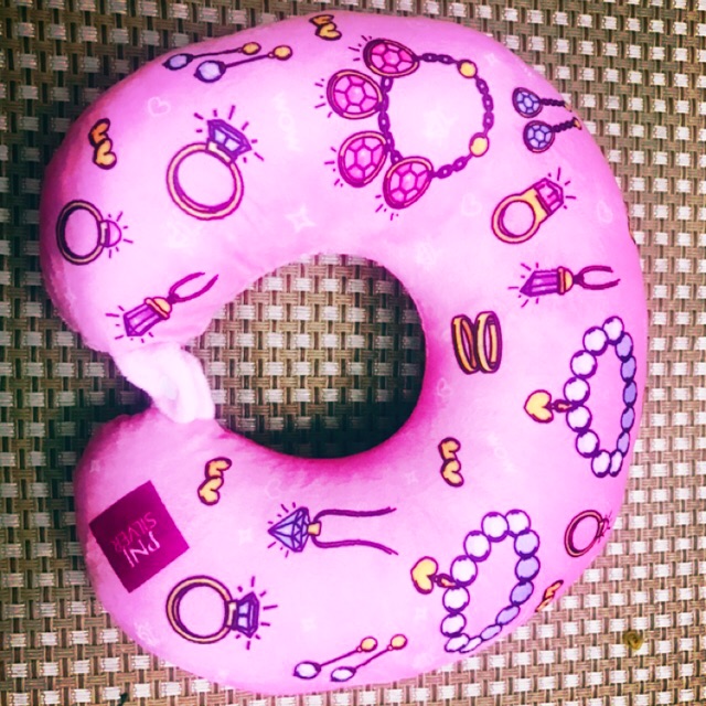 Gối chữ U đỡ cổ PNJ