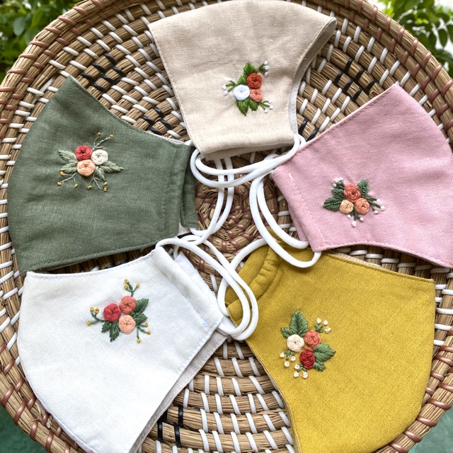 [Mã FAMAYFA2 giảm 10K đơn 50K] Khẩu trang vải linen 3 lớp thêu tay - Hand Embroidered Linen Face Mask
