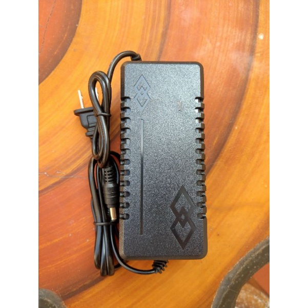 Sạc adapter 5S 21V 3A có quạt tản nhiệt và đèn báo đầy, chuyên sạc pin Li-ion