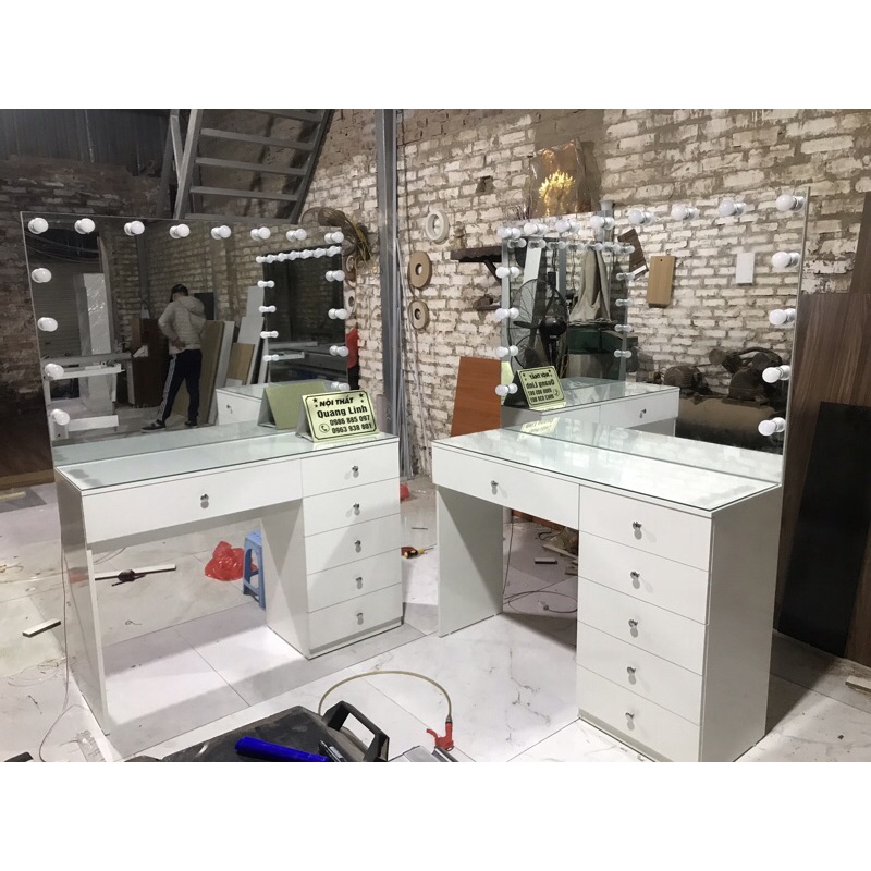 Bàn make up chuyên nghiệp